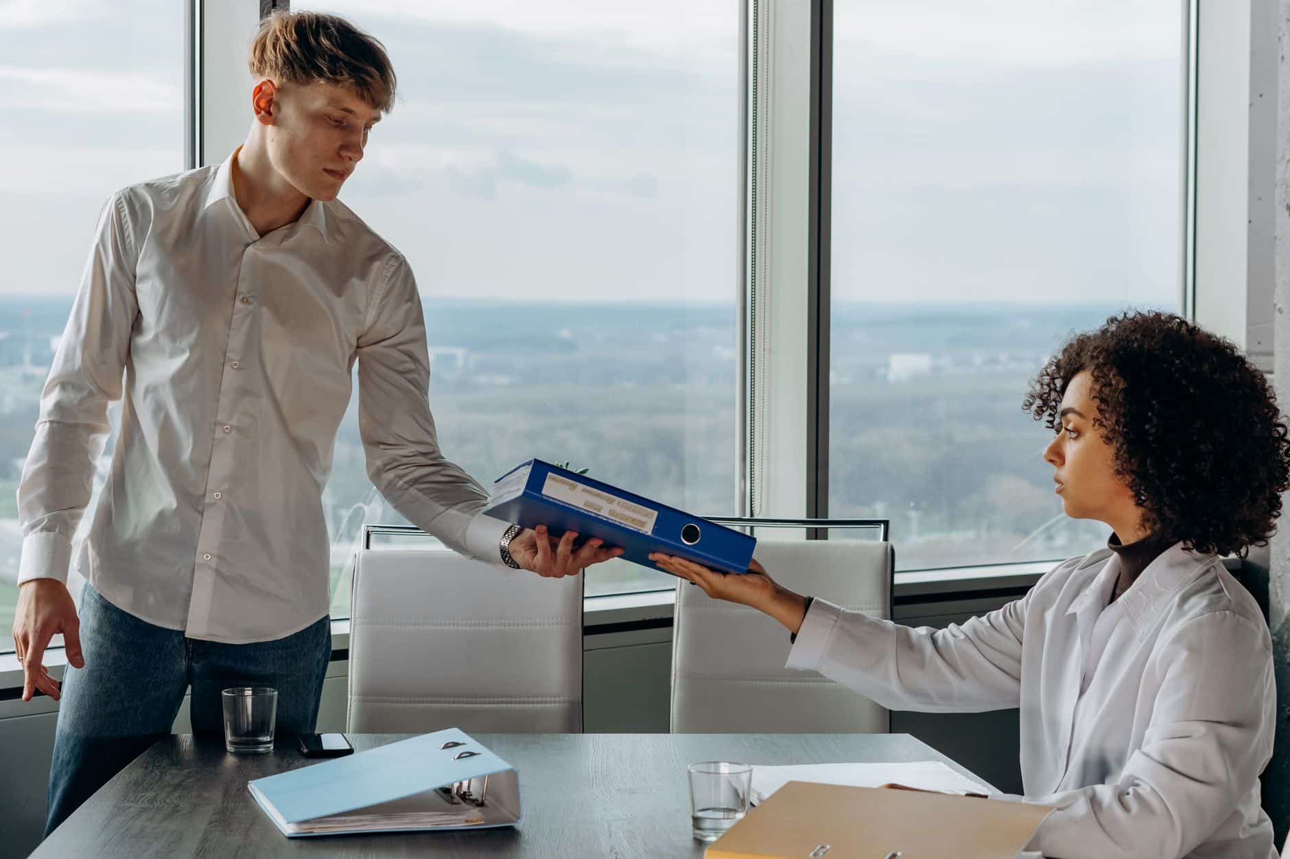 Stage au Royaume-Uni : quel visa choisir entre T5 et Youth Mobility ?