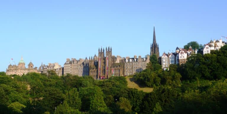 Édimbourg — la vieille ville vue de Princes Street