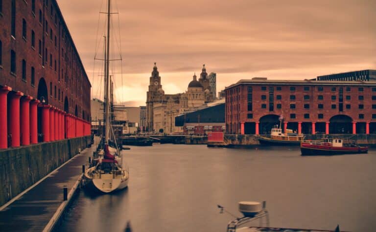 Liverpool — le Royal Albert Dock et les Three Graces